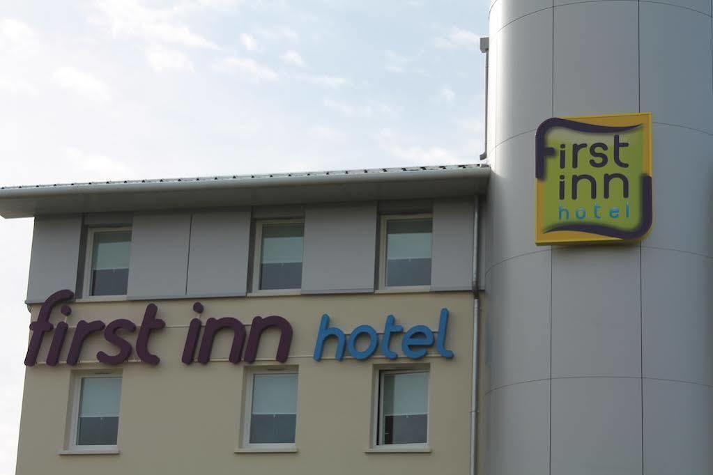 First Inn Hotel Paris Sud Les Ulis Exterior photo